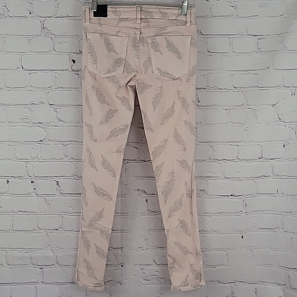 BLEULAB 8 Pocket Pink and Gray Feather Print Reversible Skinny Jeans. Size 27. - Picture 10 of 15